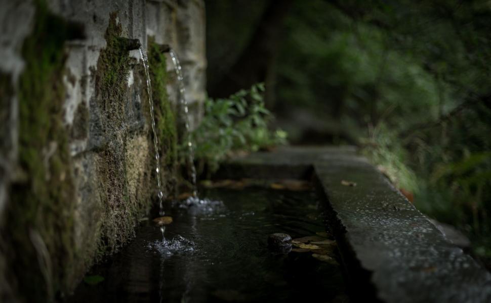 Free Image of Water flowing out of a stone wall 