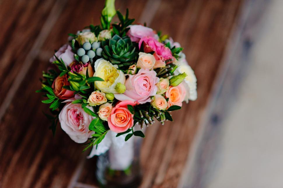 Free Image of A bouquet of flowers on a table 