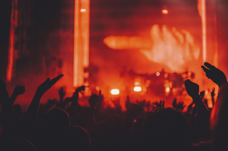 Free Image of A crowd of people at a concert 