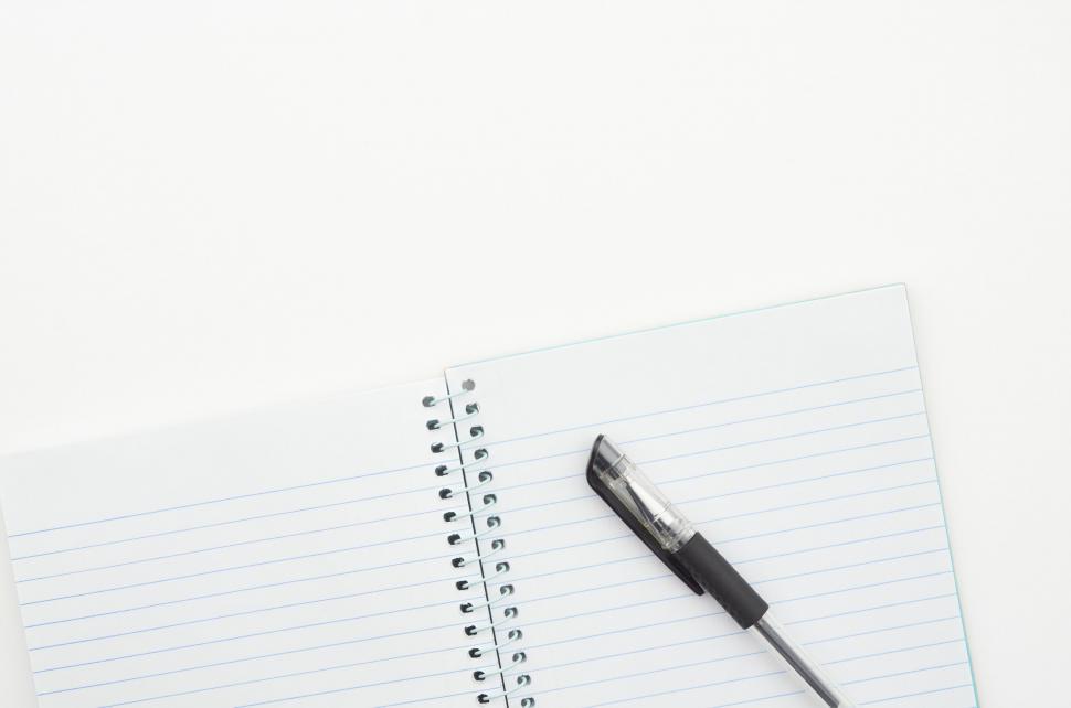 Free Image of A pen on a notebook 