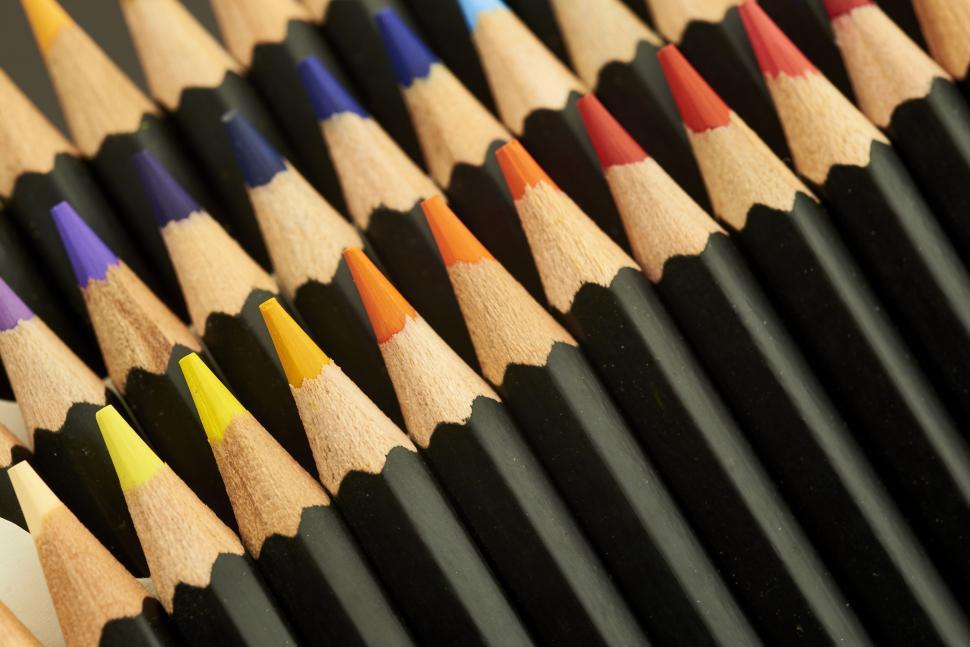 Free Image of A group of colored pencils 