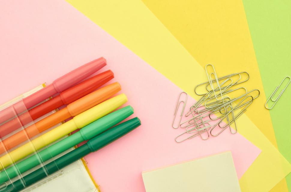 Free Image of A group of markers and paper clips 