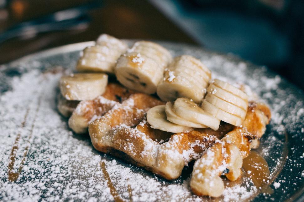 Free Image of A waffle with bananas on top 