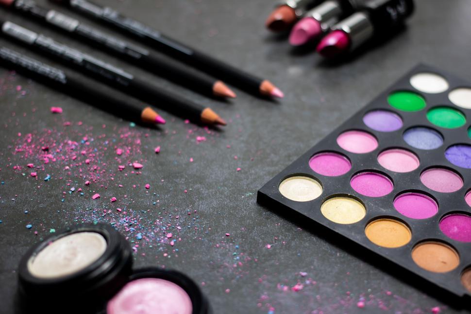 Free Image of Colorful makeup palette and brushes close-up 