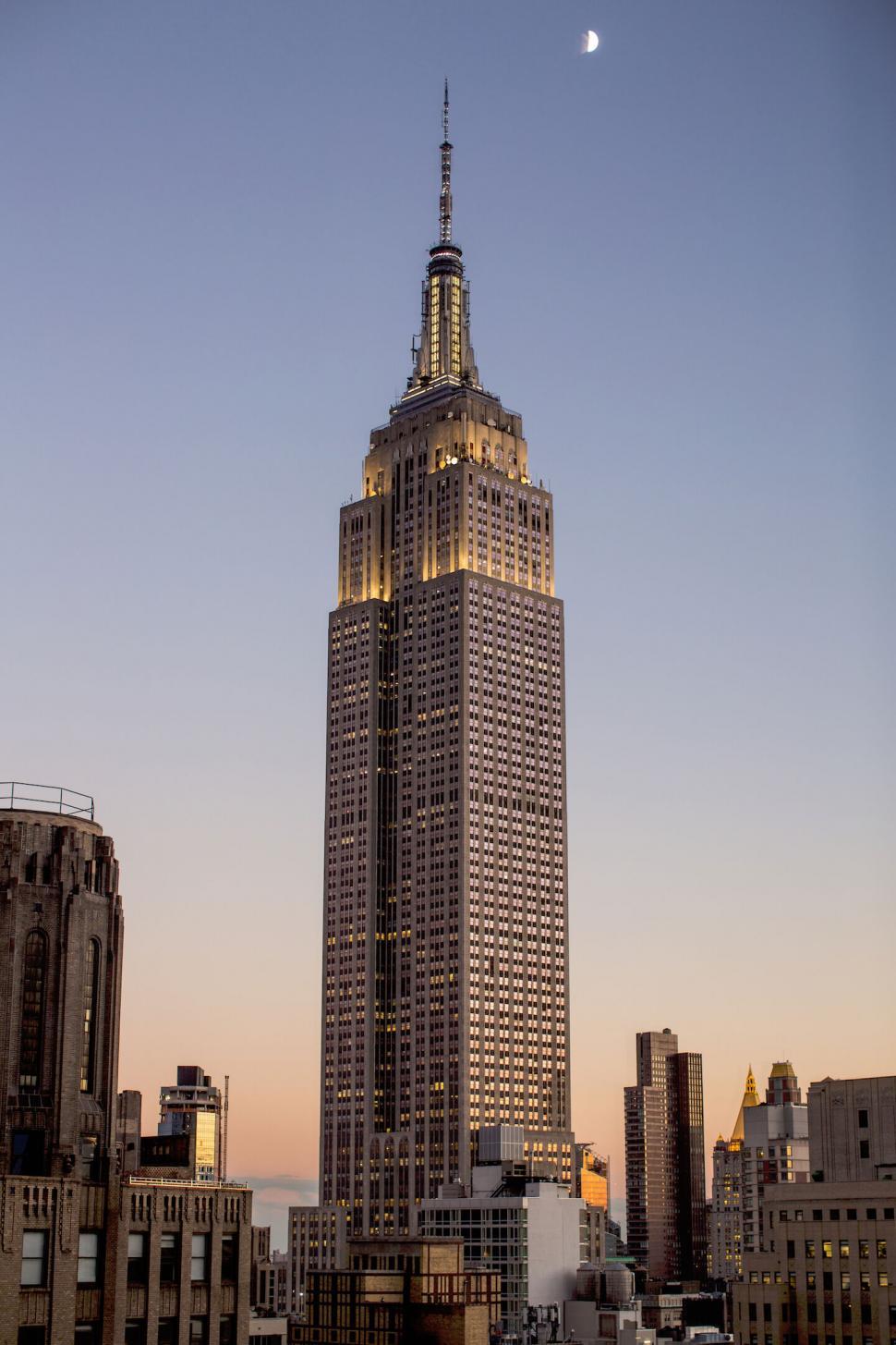 Free Image of Iconic Empire State Building at dusk 