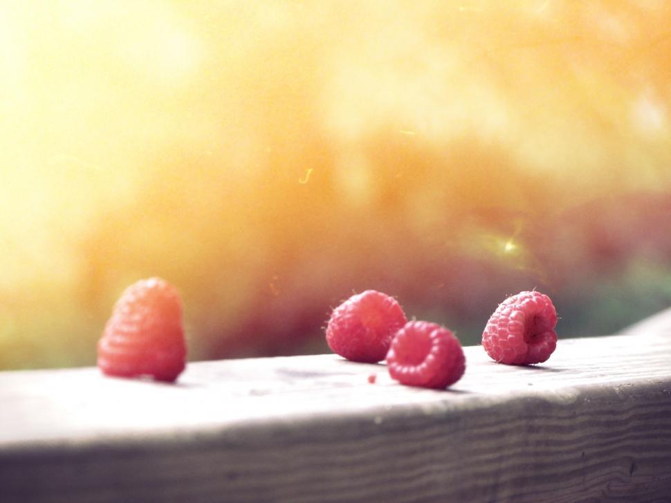Free Image of Soft focus raspberries on wooden edge 