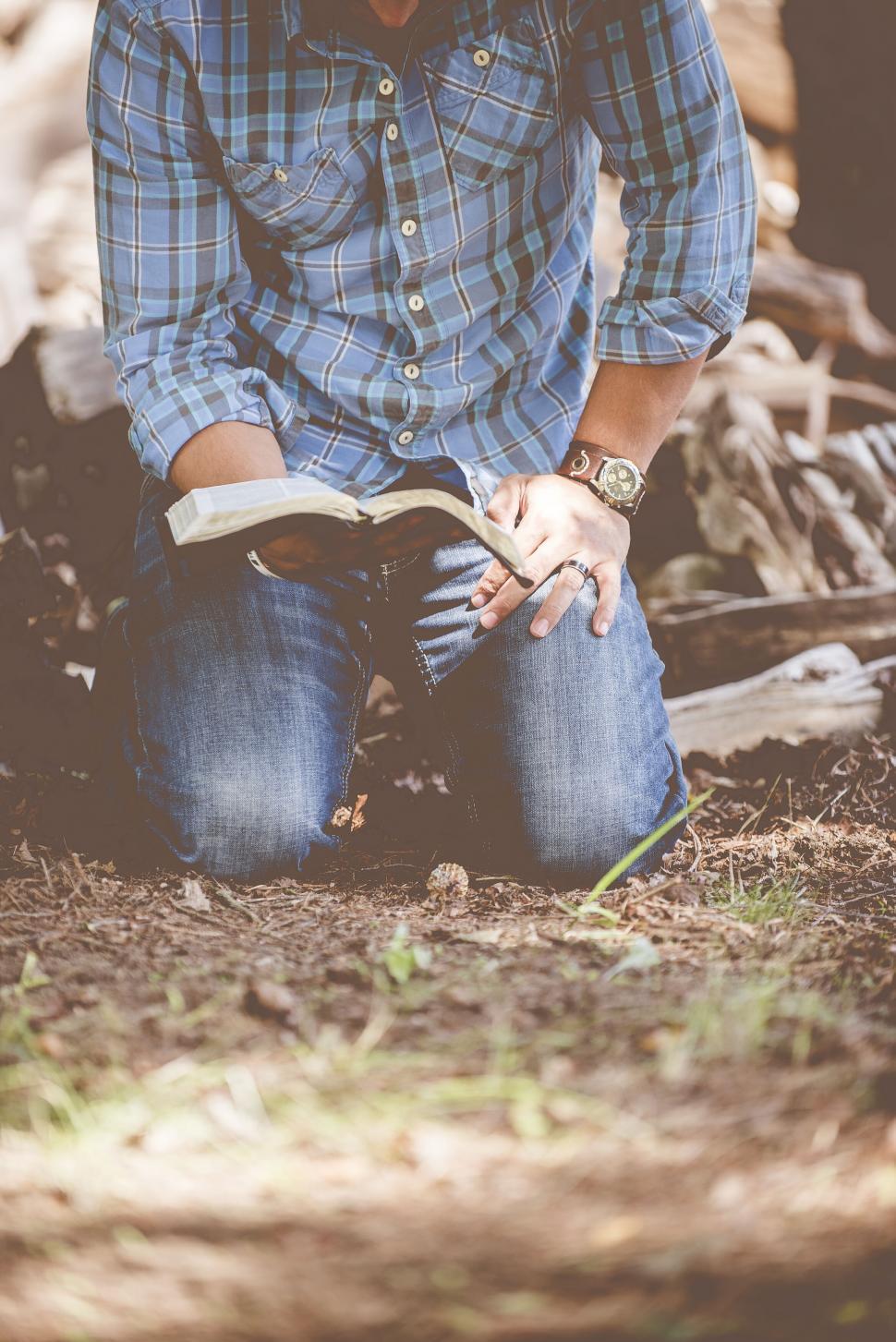 Free Image of Man reading a book in casual attire 