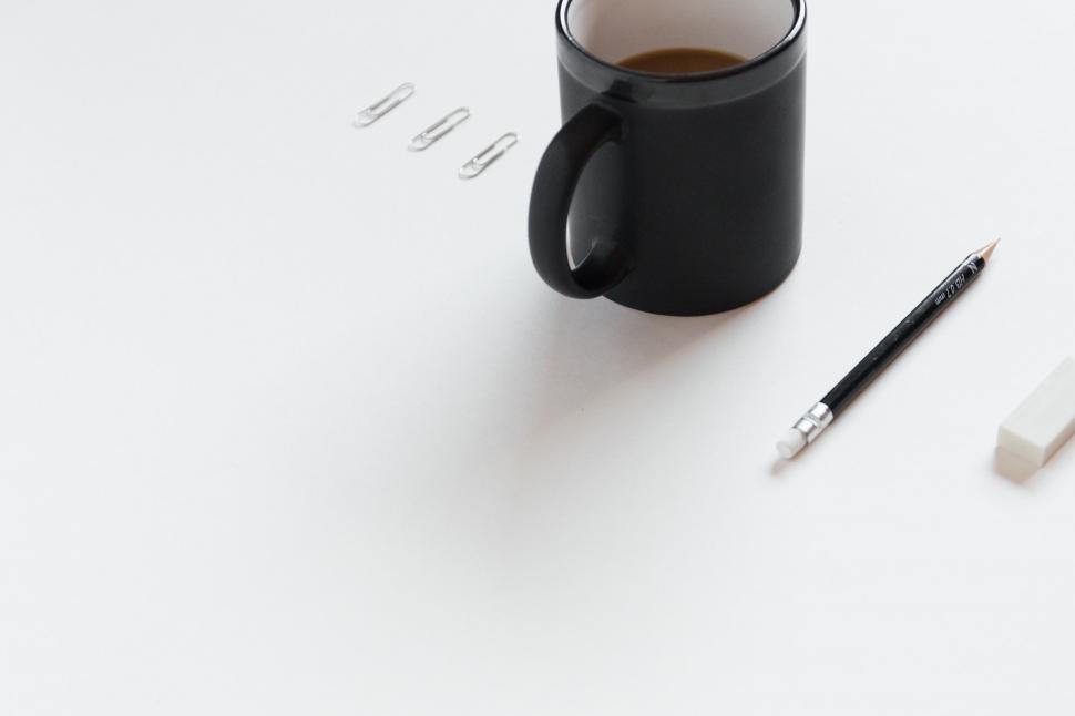 Free Image of Minimalistic office desk with morning coffee 
