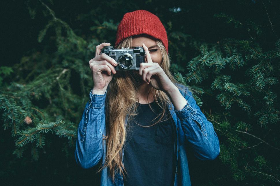 Free Image of Photographer with a camera in the woods 