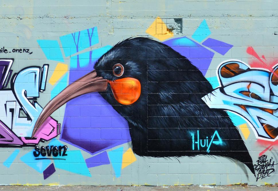 Free Image of Realistic bird graffiti on an urban wall 