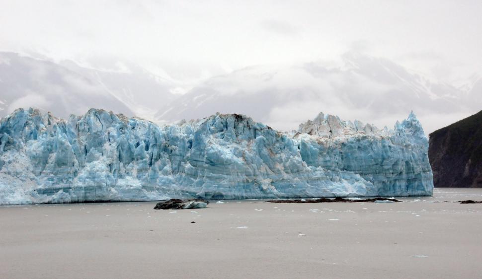 Free Image of Imposing glacier landscape in cloudy weather 