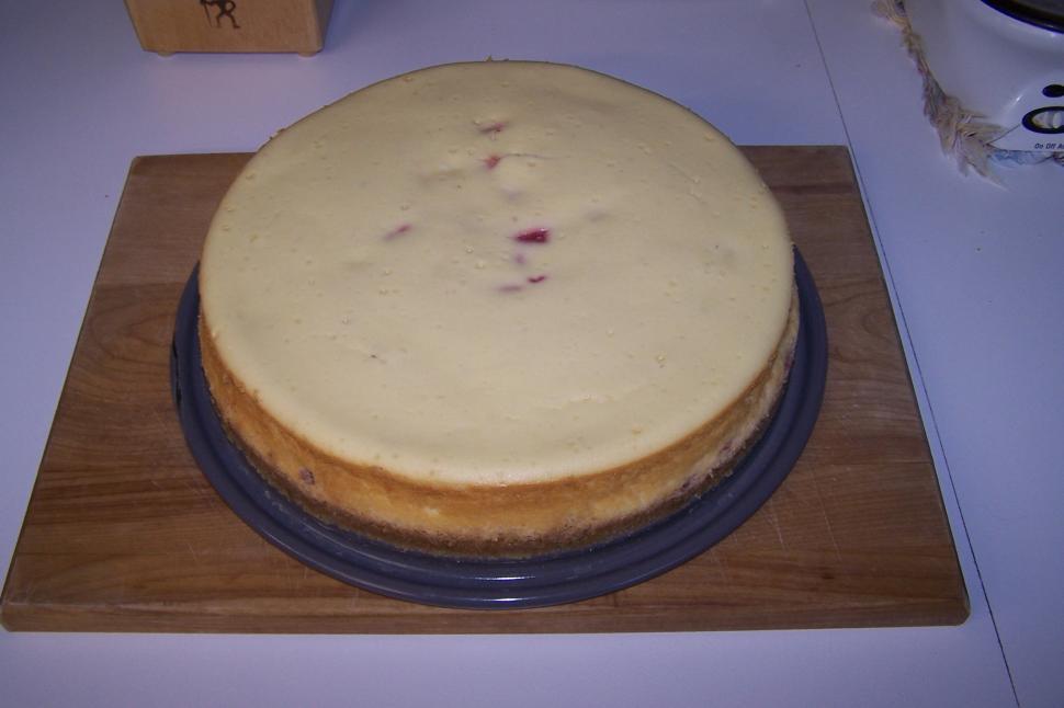 Free Image of Strawberry Cheesecake Removed from Pan 