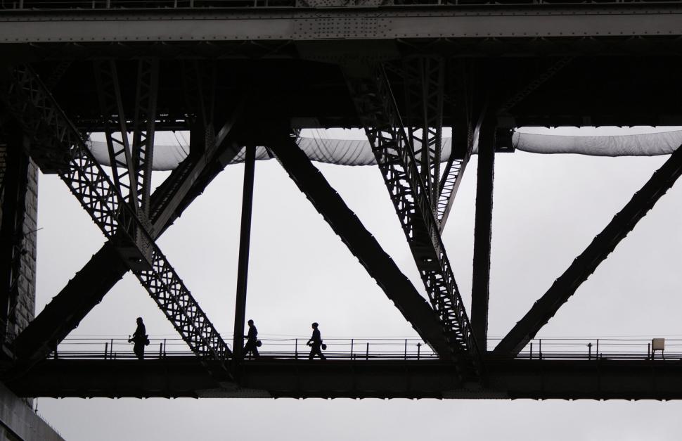 Free Image of Silhouettes walking on Sydney Harbour Bridge 