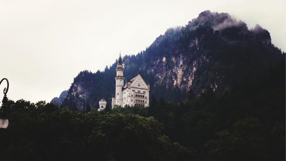 Free Image of Historic castle nestled in lush mountains 