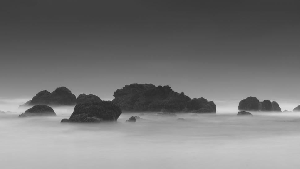 Free Image of Long exposure of sea rocks and mist 