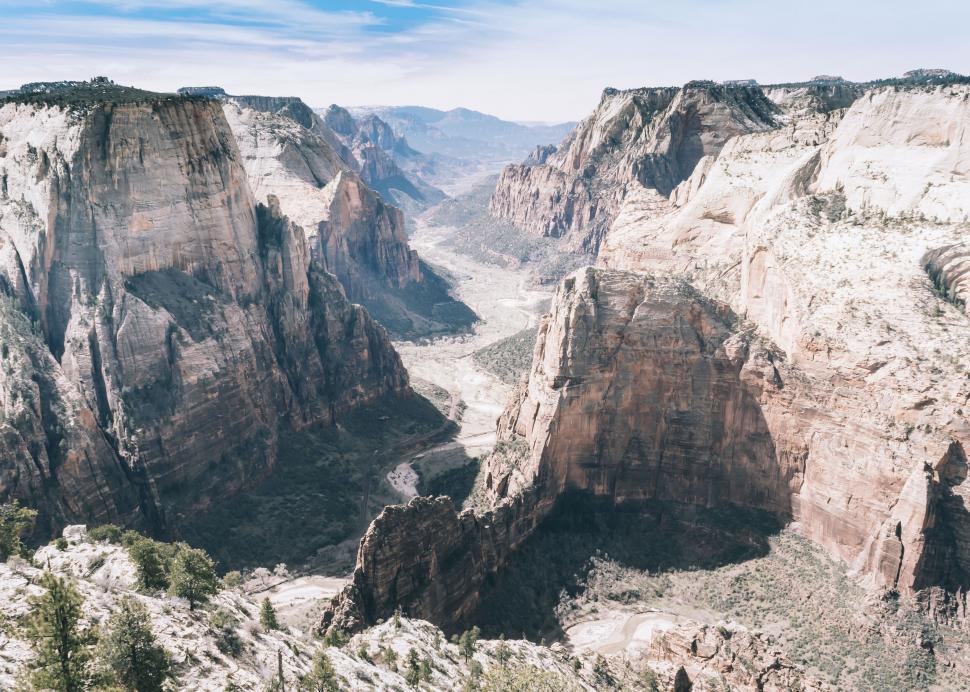 Free Image of Majestic view of a canyon from a high viewpoint 