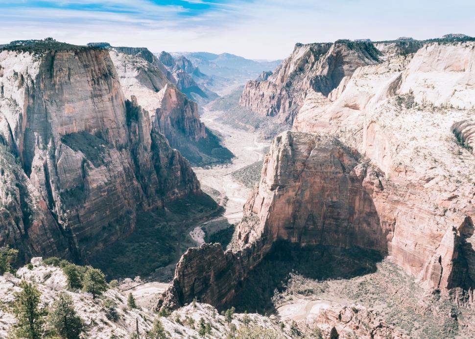 Free Image of Breathtaking view of a vast canyon landscape 