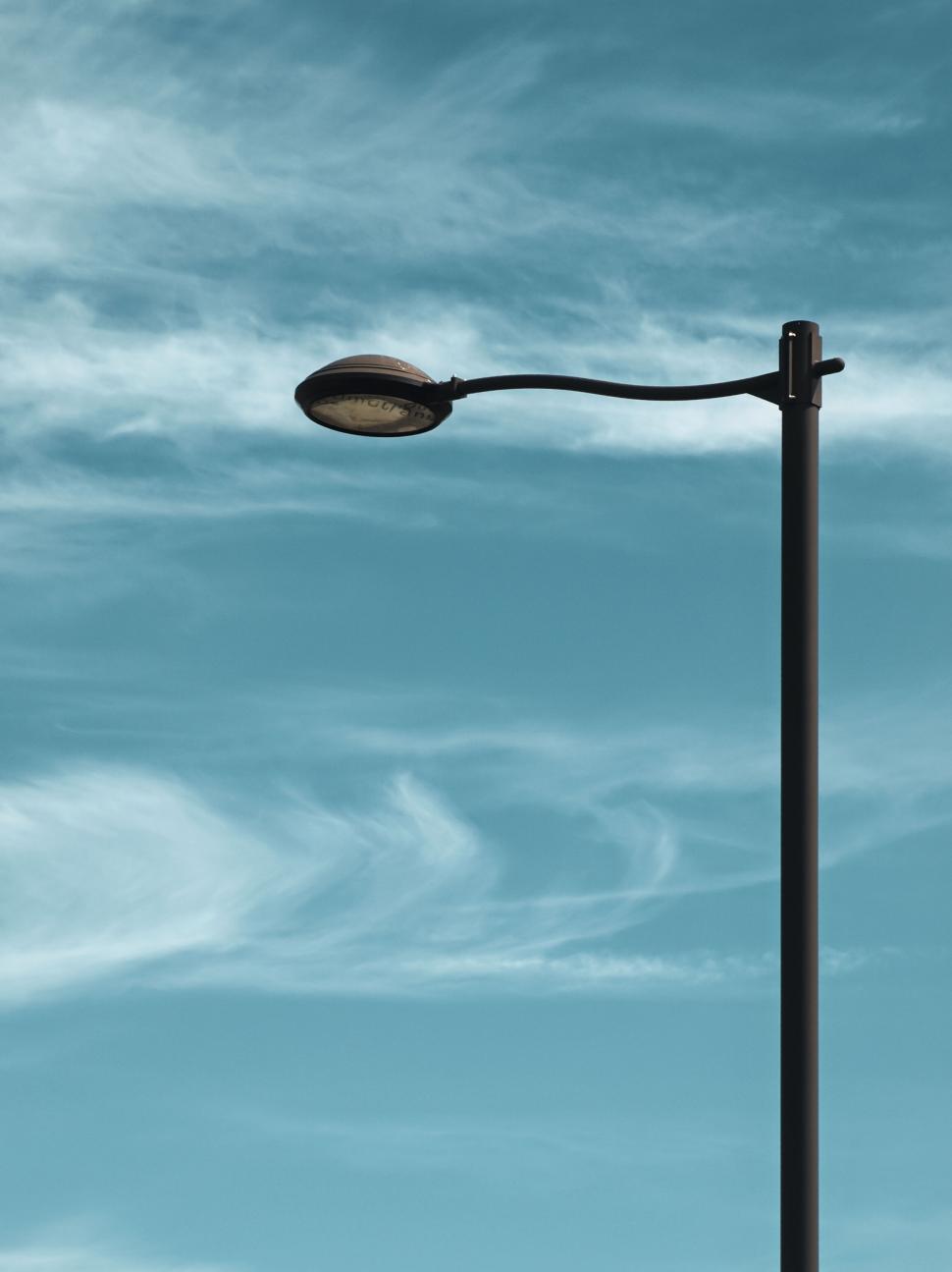 Free Image of Single street lamp against a clear blue sky 