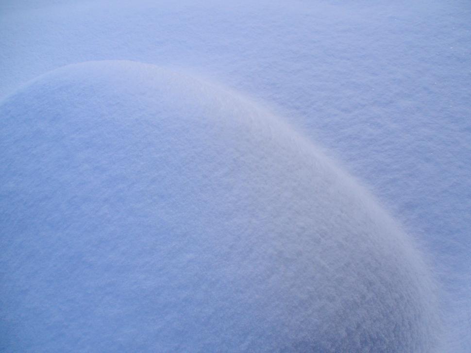 Free Image of Minimalist snow-covered mound 