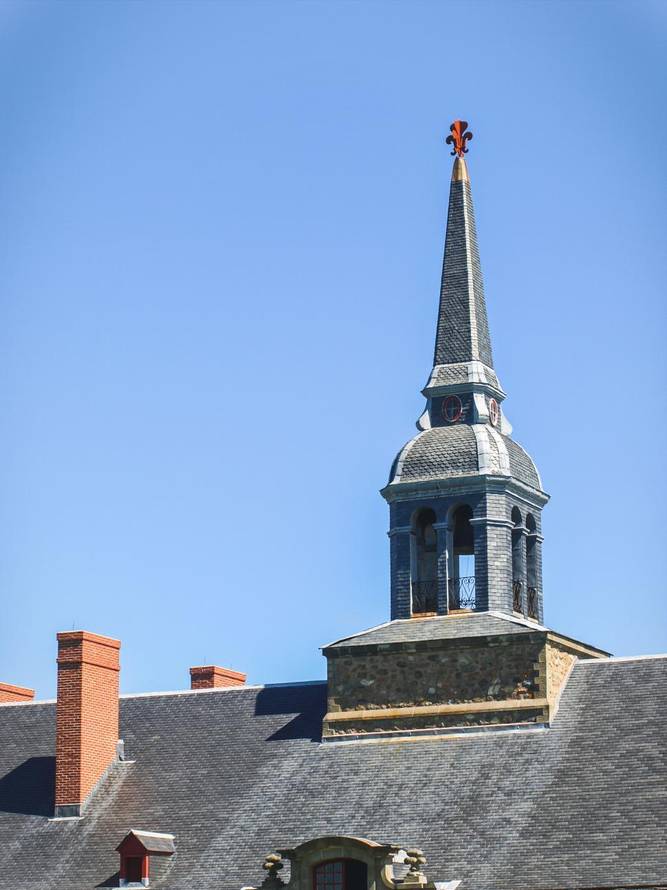 Free Image of Historic church steeple reaching towards blue sky 