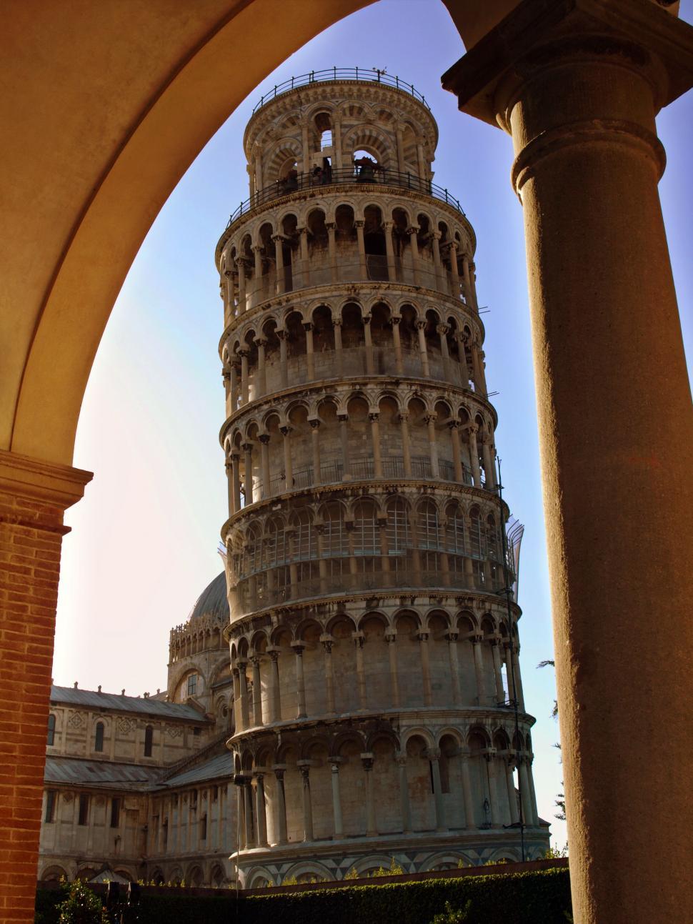 Free Image of Leaning Tower of Pisa viewed through an arch 