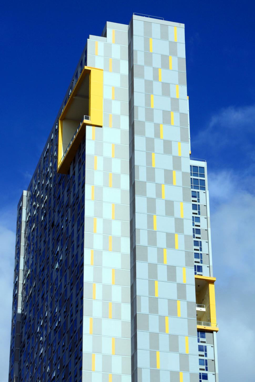 Free Image of Modern high-rise building with yellow accents 