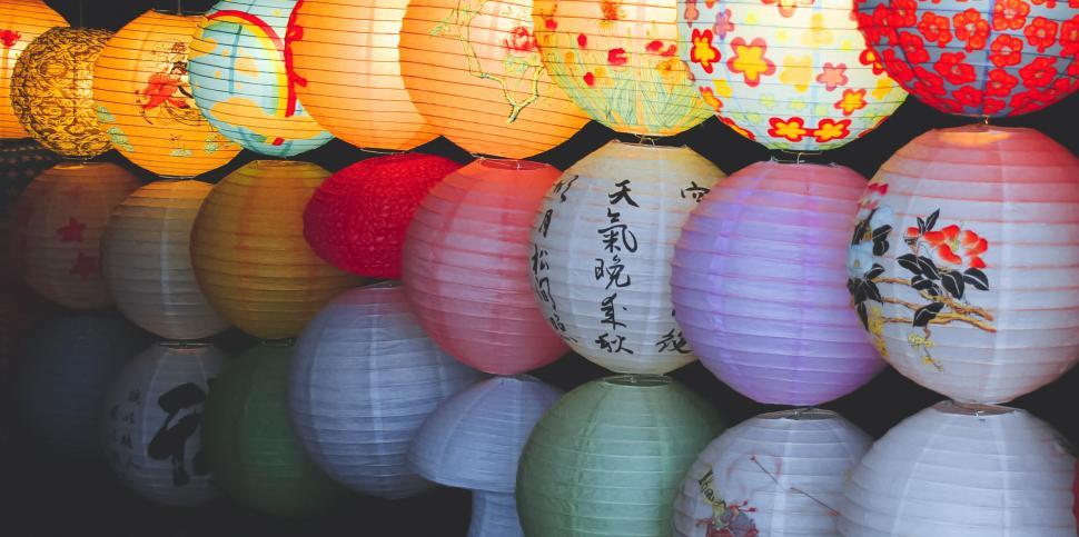 Free Image of Assorted colorful hanging paper lanterns 