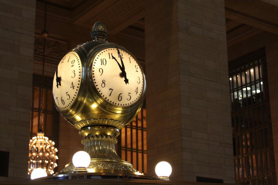 Free Image of Iconic Grand Central Station Clock 