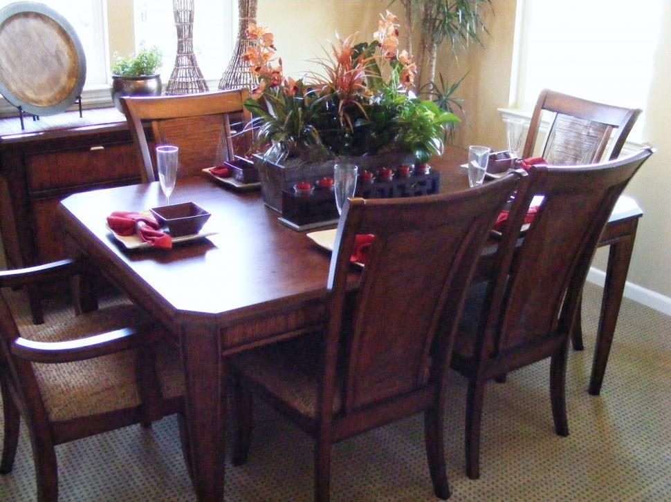 Free Image of Dining Rooms and Place Setting 