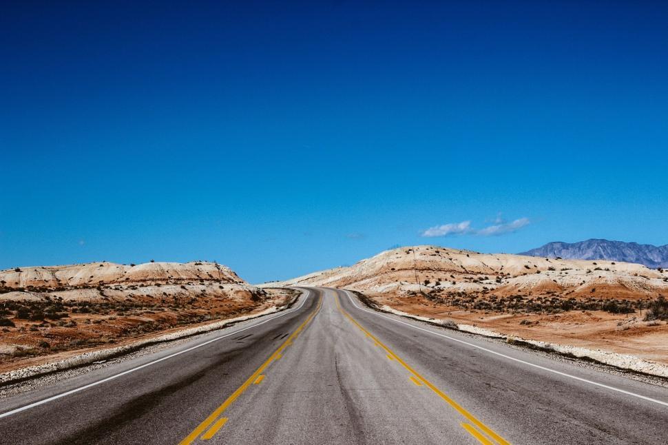 Free Image of Desert road stretching into the horizon 