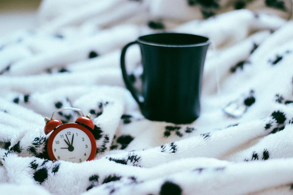 Free Image of Cozy blanket with a clock and mug 