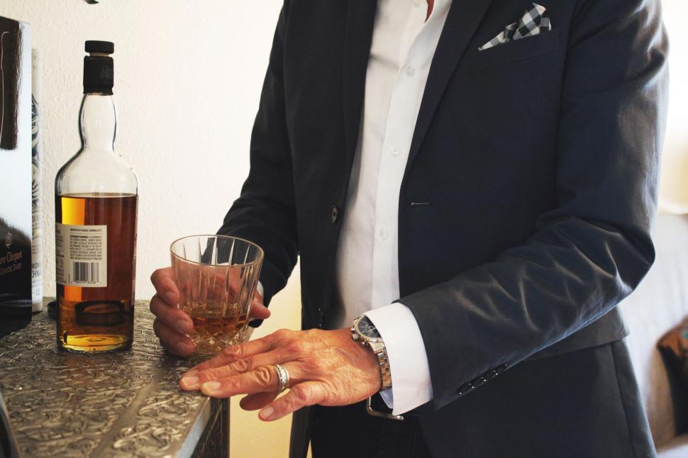 Free Image of Elegant man in suit with whiskey glass 