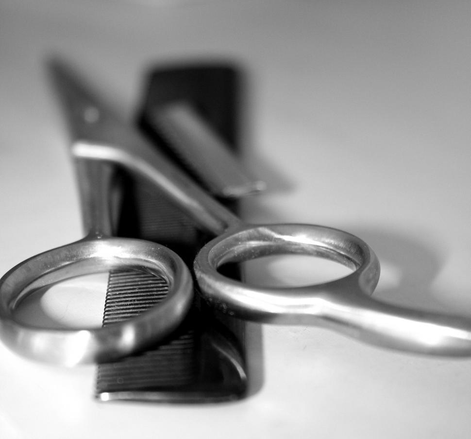Free Image of Black and white photo of hairdressing scissors 