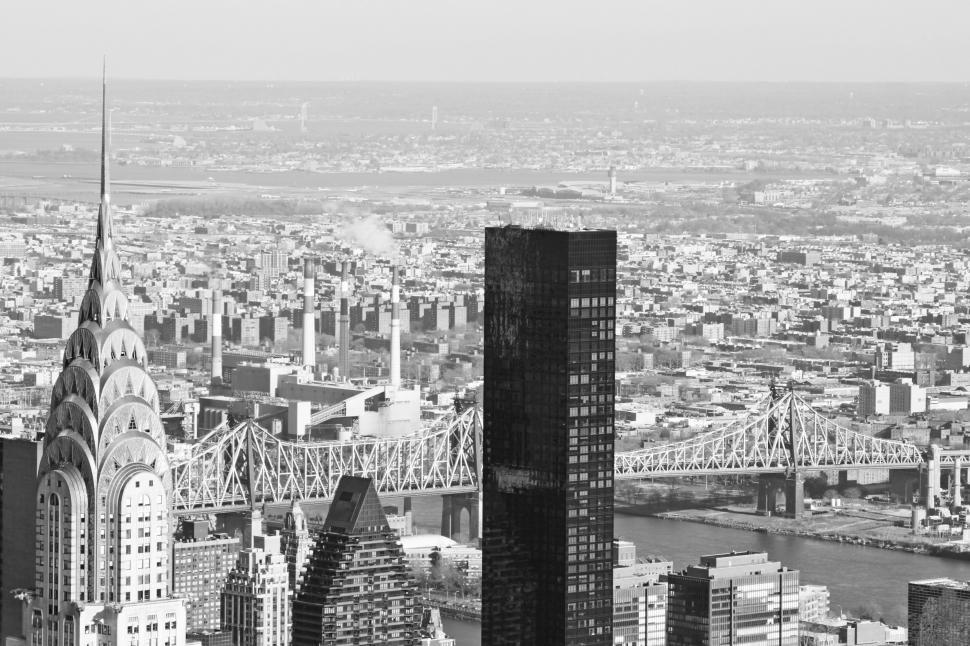 Free Image of Monochrome cityscape with iconic buildings 