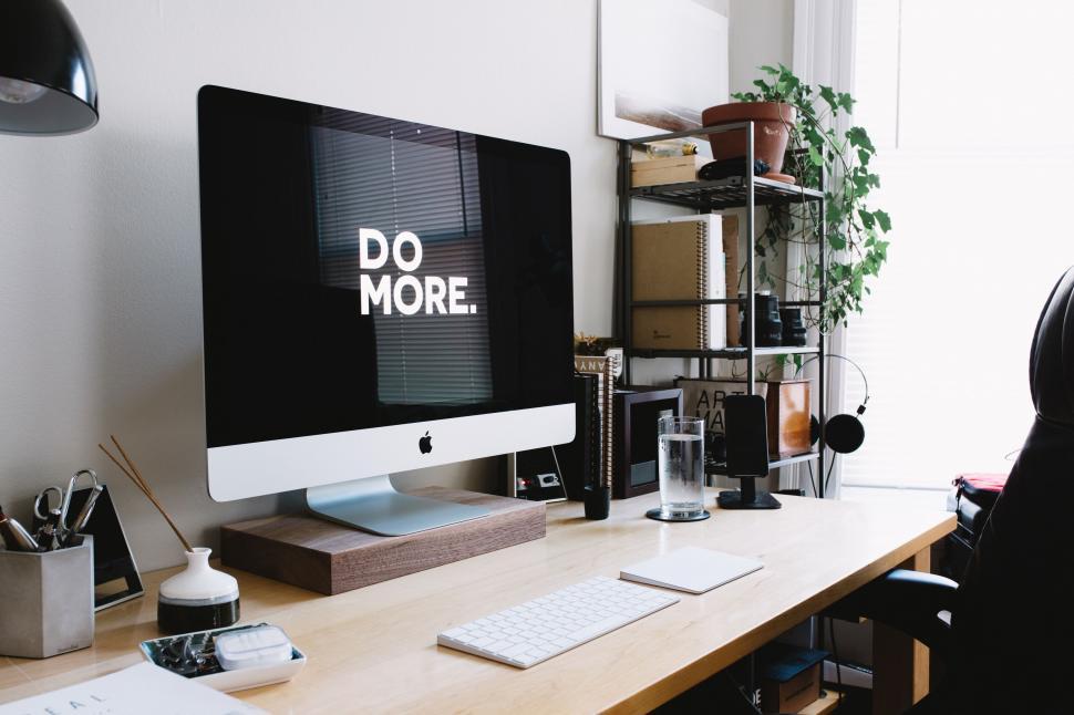 Free Image of Modern workspace with motivational quote 
