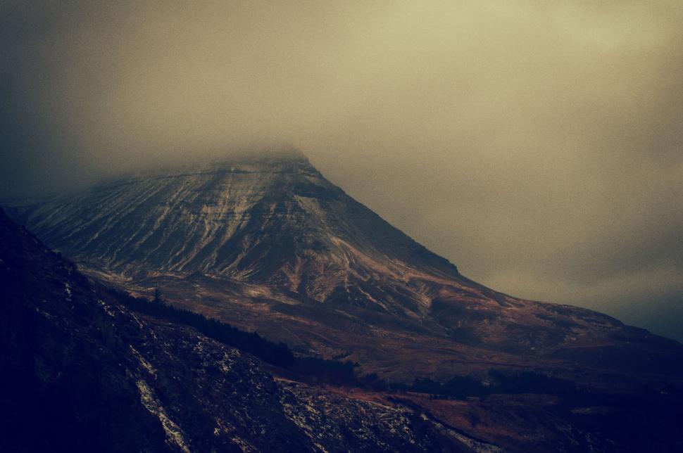 Free Image of Mysterious mountain veiled in mist 