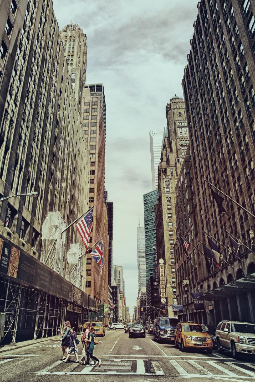 Free Image of Bustling New York City street in warm tones 