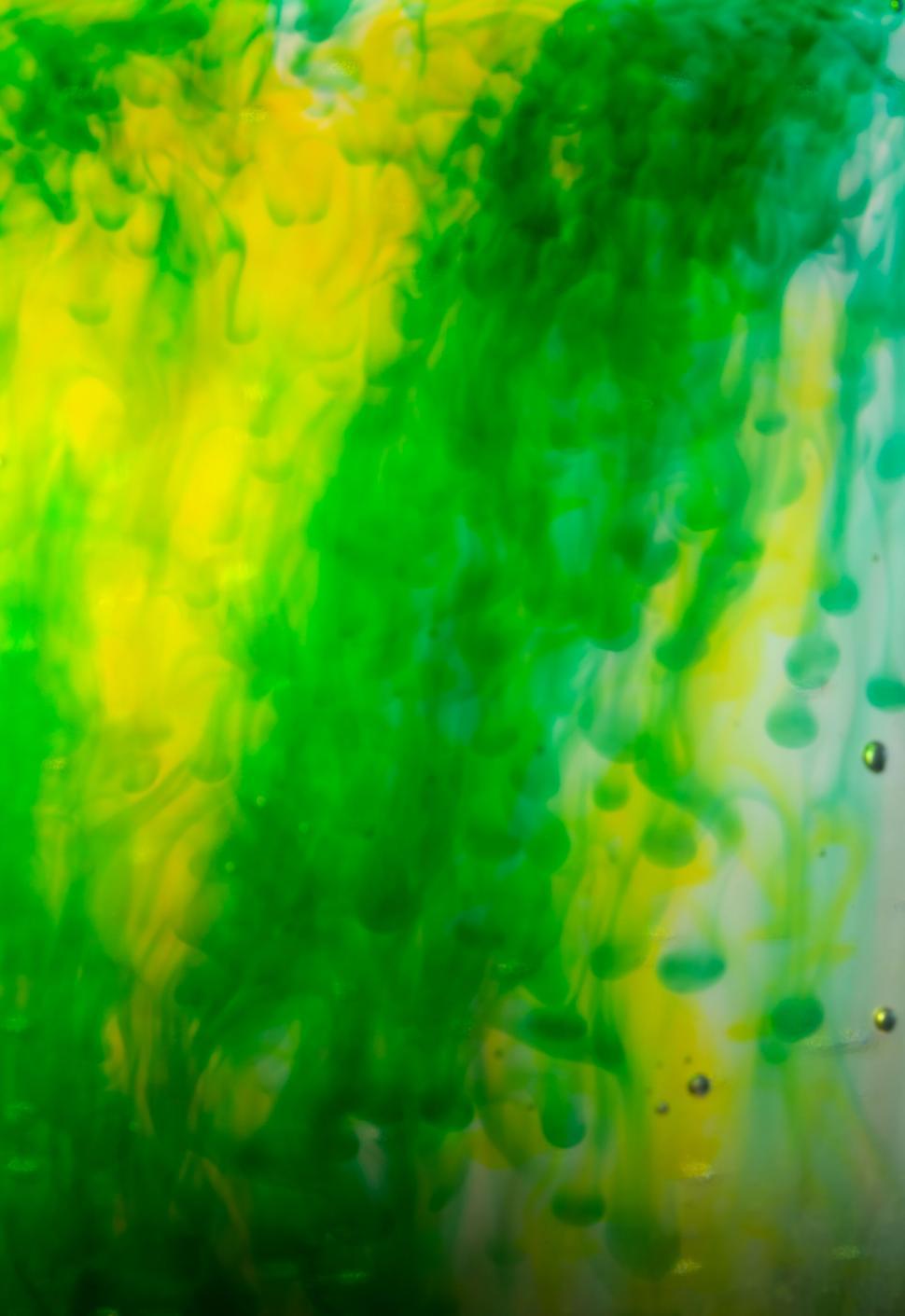 Free Image of Green and yellow ink in water close-up 