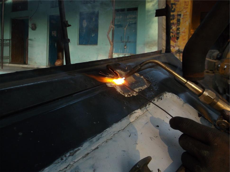Free Image of Man skillfully welding in low light 