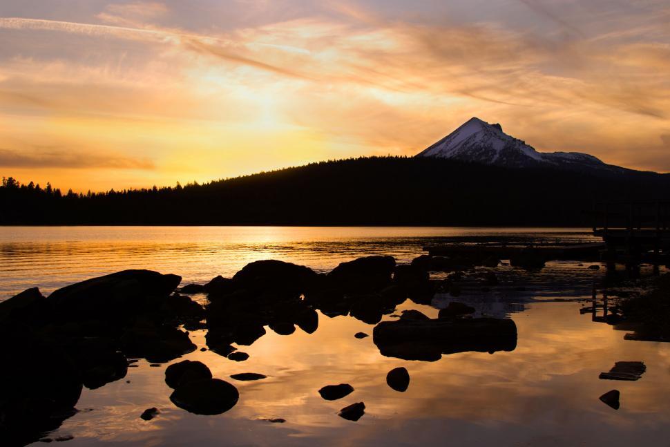 Free Image of Sunset over a peaceful mountain lake 