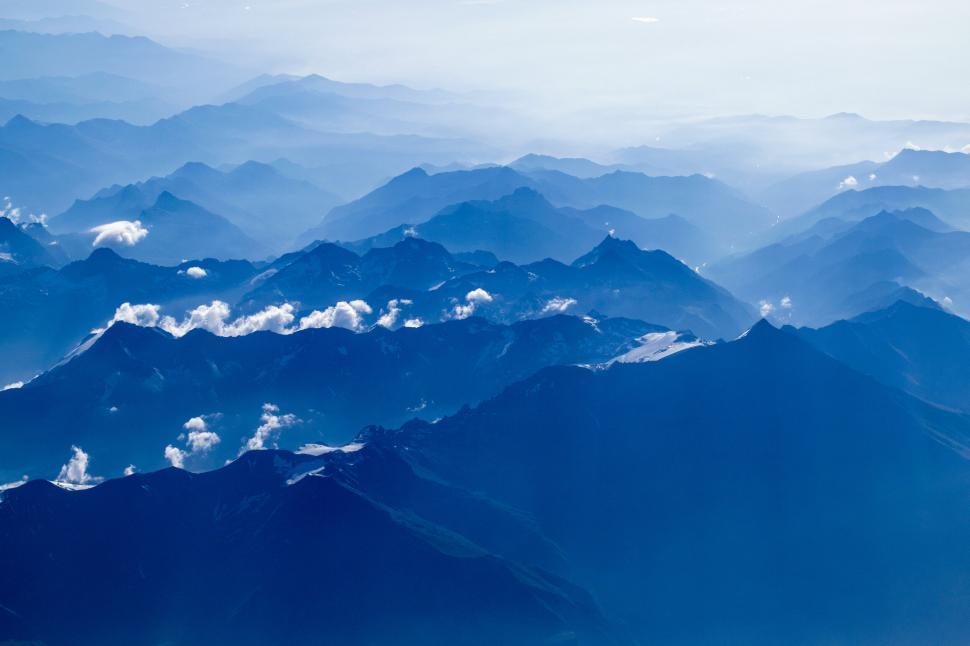Free Image of Layers of blue mountains and drifting clouds 