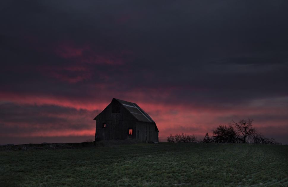 Free Image of Ominous barn under fiery sunset sky 