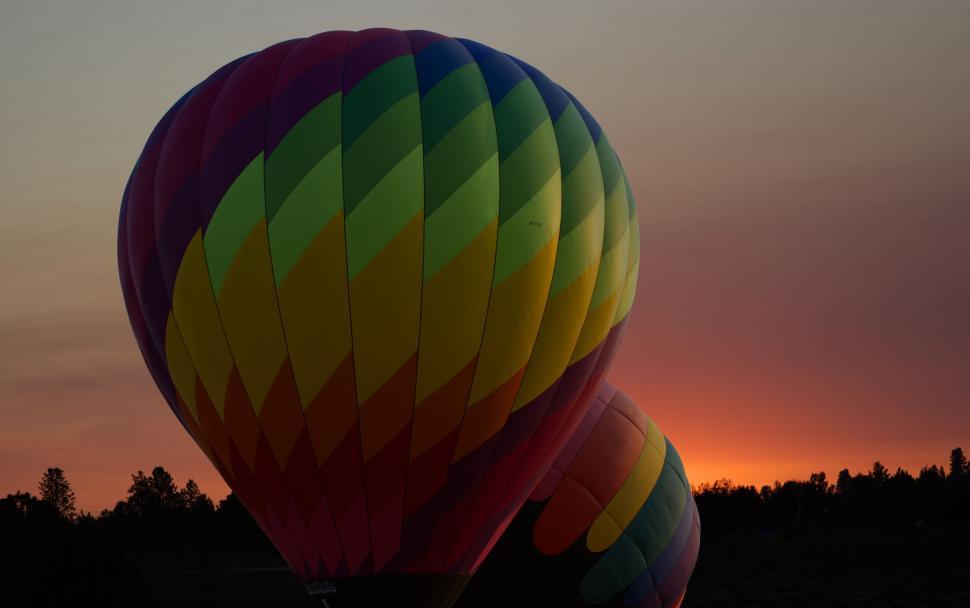 Free Image of Hot air balloon against twilight skies 