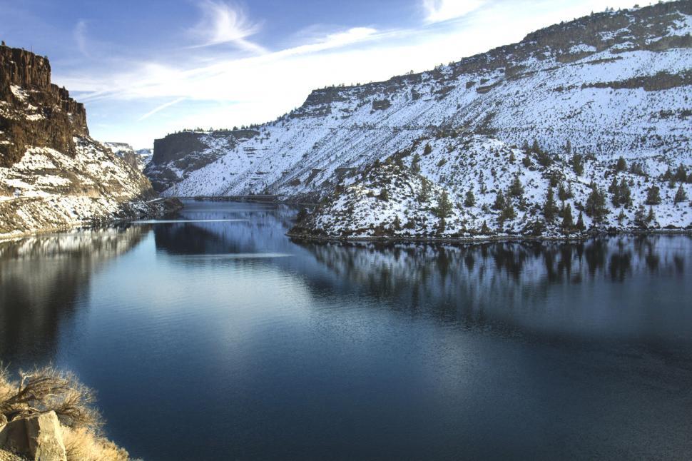 Free Image of Tranquil snowy canyon by serene river 