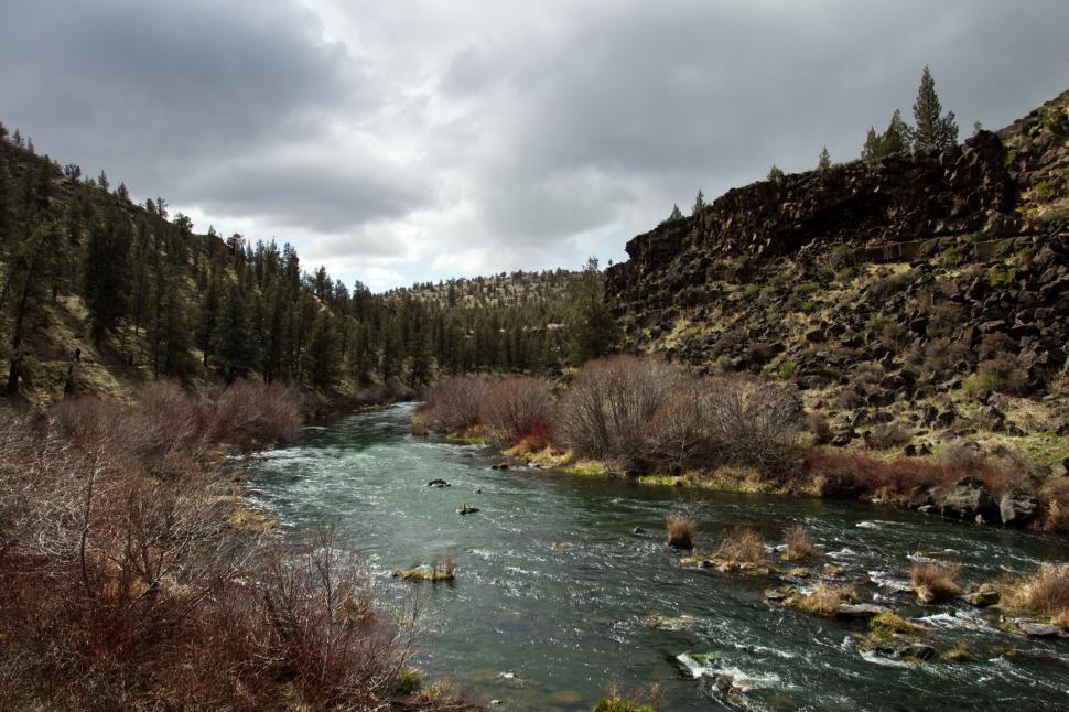 Free Image of Rugged river flowing through canyon 
