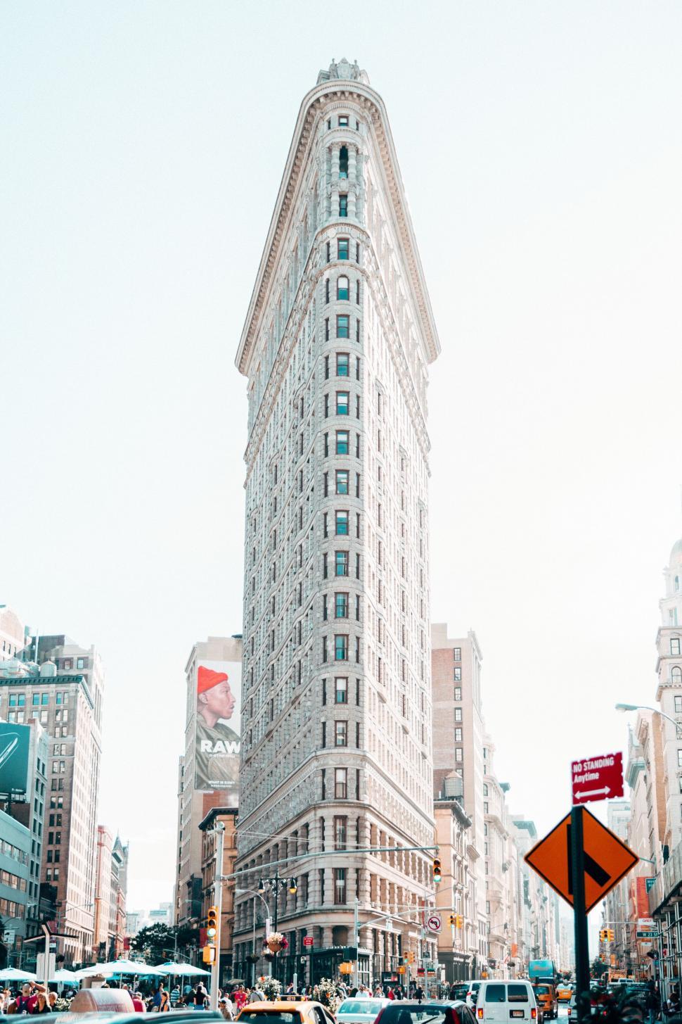 Free Image of Iconic Flatiron Building in New York City 