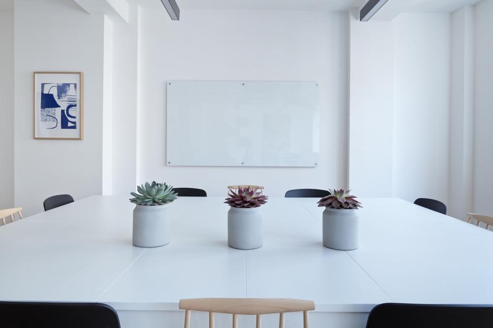 Free Image of Minimalist conference room with sleek design 