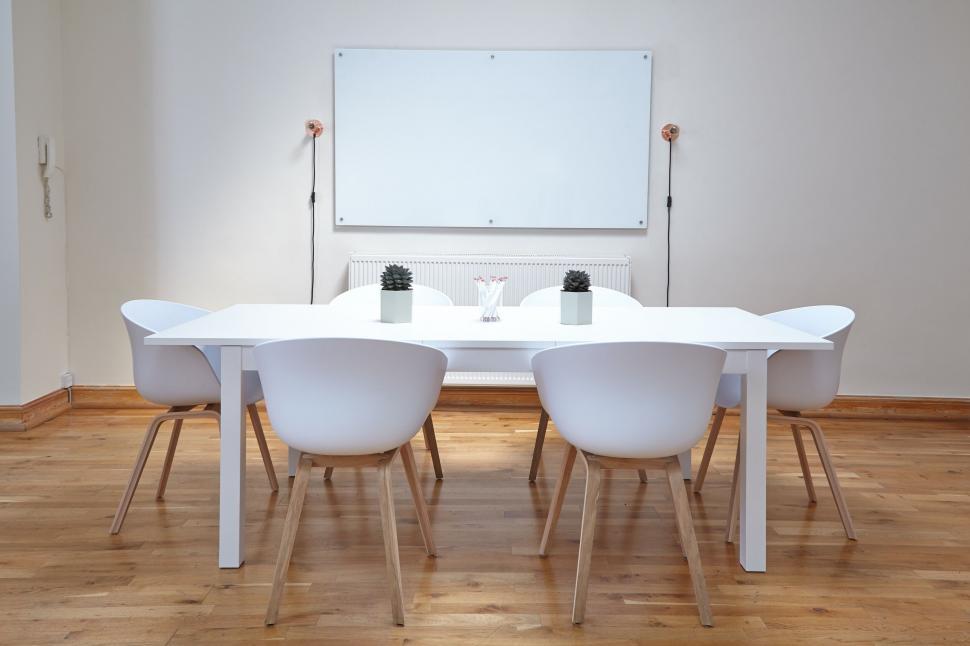 Free Image of Bright meeting space with a whiteboard and plants 