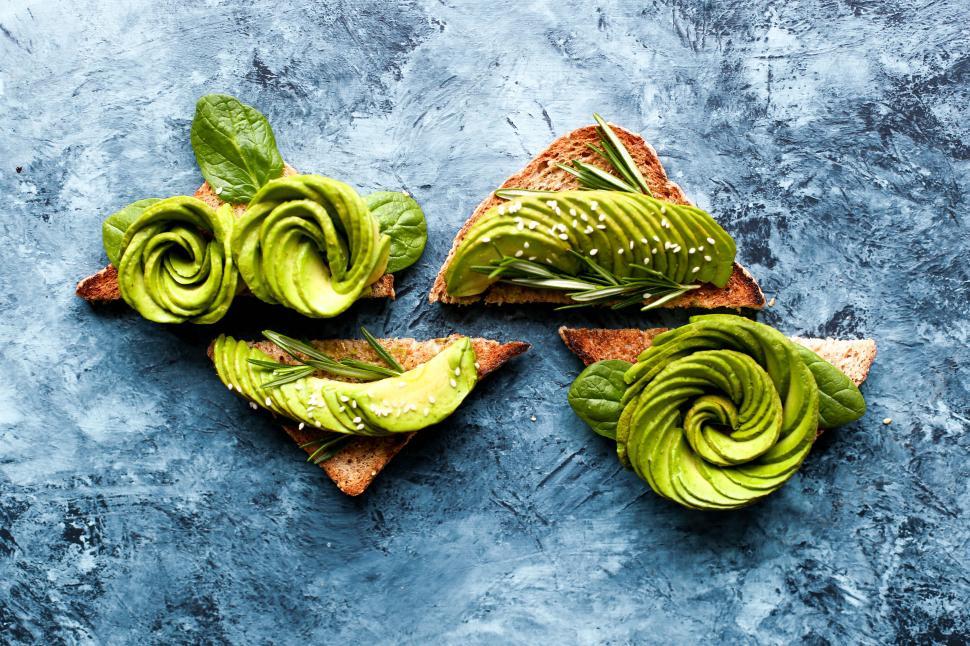 Free Image of Avocado toast with artistic spiral topping 