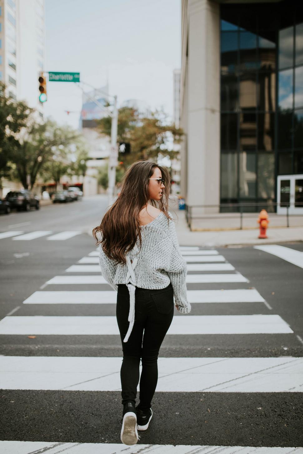 Free Image of Young woman crossing the street in city 